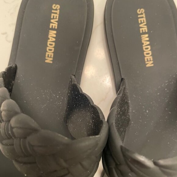 Steven Madden Women  Black Rubber Slip On Sandals SZ 9  – NWOT - Picture 4 of 5
